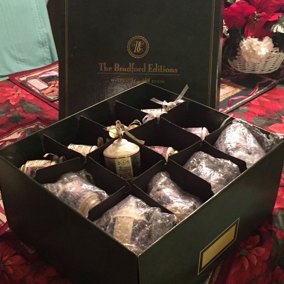 Thomas Kinkade Christmas Heirloom Glass Ornaments - Collection of 24 new in box - Picture 4 of 4